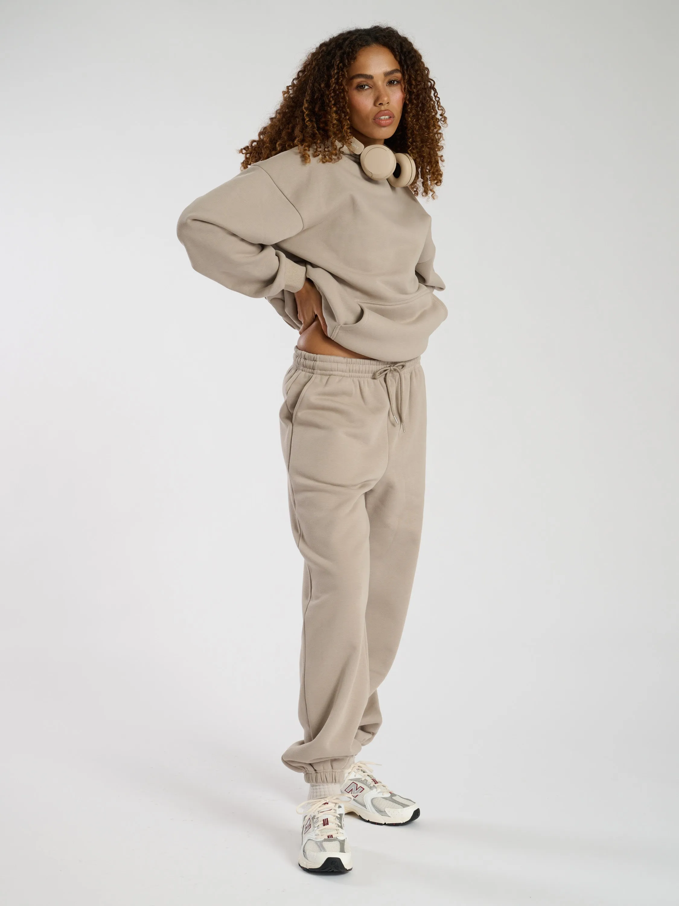 The 'Lax' cuffed jogger in stone
